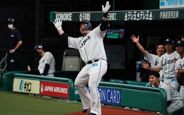 西武・山川が3戦連発の特大弾！　左翼席上部まで運ぶ同点弾に「打てて良かった」