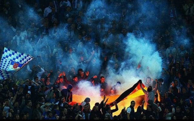 ゼニトの熱狂的サポがコロナに対する壮大なコレオを披露!