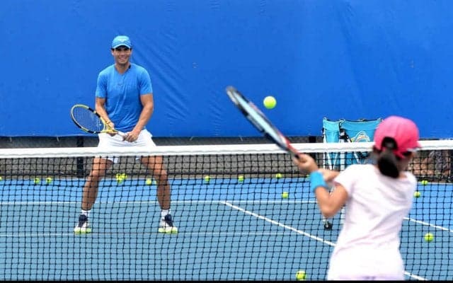 年間900万円!?世界一の選手が教える有名テニスアカデミー大解剖