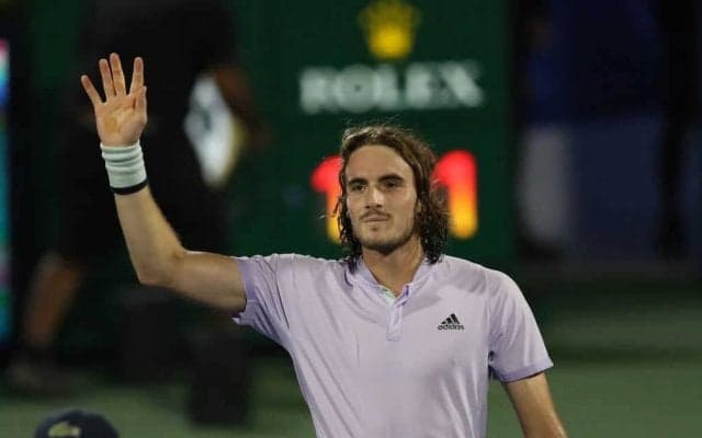 フェラーリ入手？車好きのチチパス、洗車風景を公開