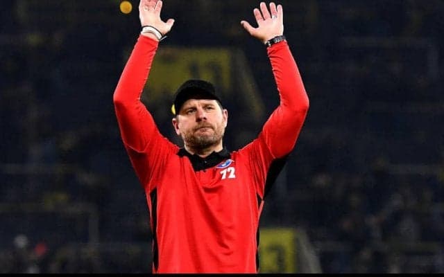 パーダーボルン、2部降格もバウムガルト監督は続投へ