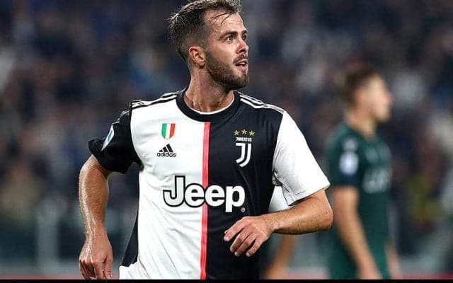 バルセロナがピャニッチの獲得を正式発表！契約期間は2024年まで