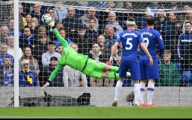 守護神復帰のケパが昨季終盤に見せた驚異の跳躍力【アンビリーバブル・セーブス】