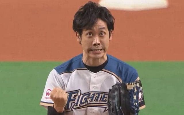 【始球式名場面】大泉洋さんによるファン爆笑始球式　ノーバウンド投球もマウンド上で…