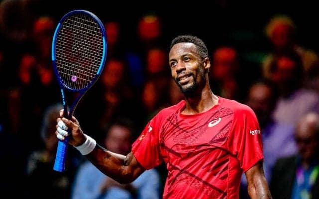 モンフィス考案？ラケットとボールを使った新しい鬼ごっこ