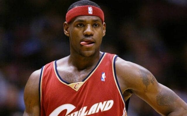 レブロン・ジェームズのルーキーカードにスポーツカード史上最高額となる1億円の値がつく