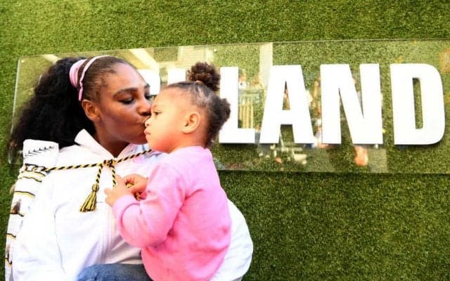 キュートな愛娘との「ペアルック」ダブルス写真に、130万超の「いいね」