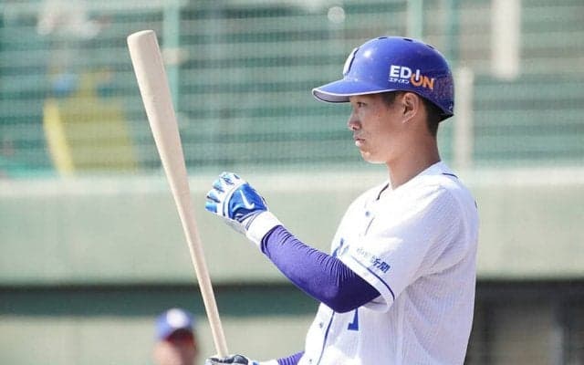 グラブ譲り受けた亡き友に捧げた二塁打　中日京田が墓前に届ける誕生日プレゼント