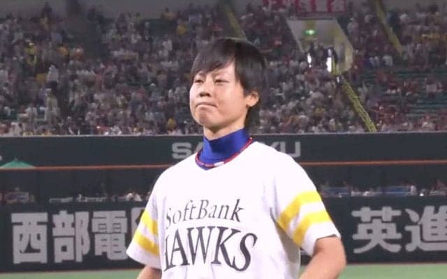 【始球式名場面】最速126キロ＆女子W杯3大会MVPの剛腕！　威力ある直球に球場騒然
