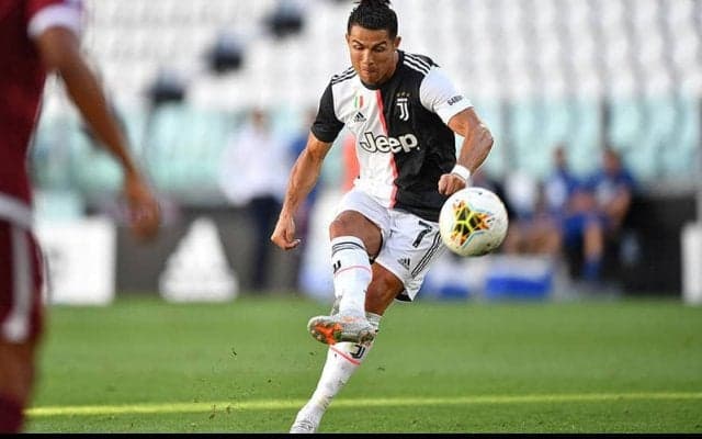 ユーベ移籍後初FK弾のC・ロナウドが快記録！ クラブ60年ぶりのセリエA25ゴール達成