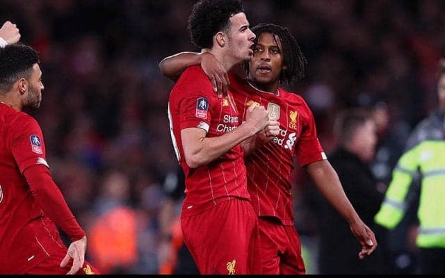 リバプール、生え抜きの逸材MFカーティス・ジョーンズと新契約締結!　給与面の改善が目的