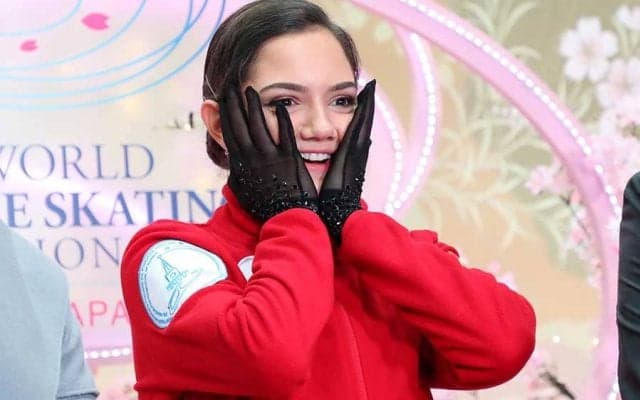 メドベ、母国で美女体操選手と共演　私服2ショットに海外興奮「ただただ可愛い！」