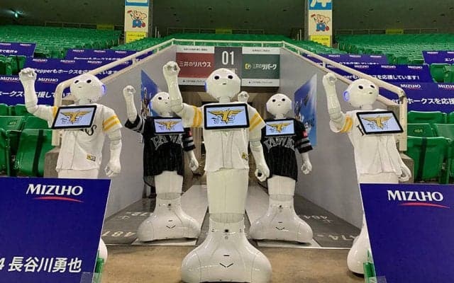 “不気味さ”4倍増し？　鷹が“ロボット応援団”を増強、ペッパー20台に