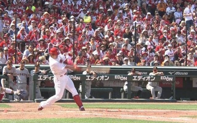 鈴木がレフト上段への特大ホームラン！ハイライト動画 【5/14 広島東洋カープ 対 読売巨人】