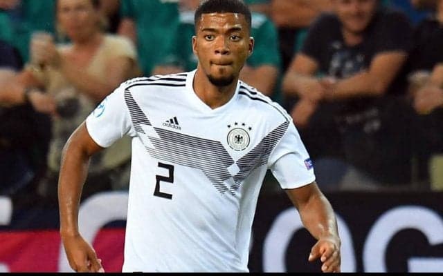 モナコのドイツ代表DFヘンリクスがライプツィヒのメディカルチェックを受診