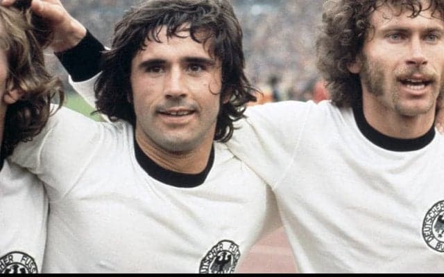 “爆撃機” こと史上最強FWゲルト・ミュラーの信じられない跳躍力【インクレディブル・ゴールズ】