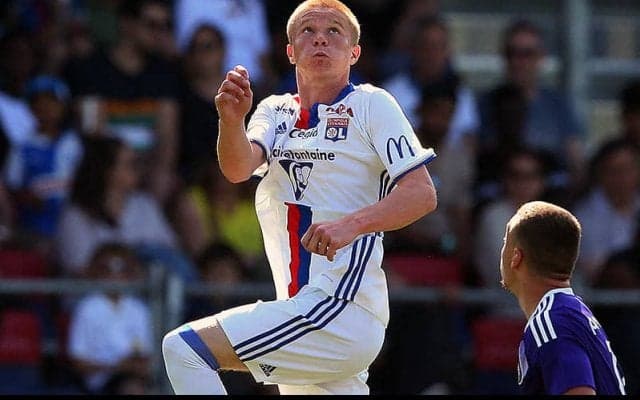 バイエルンがリヨンのU-20フランス代表SB獲得に接近か？