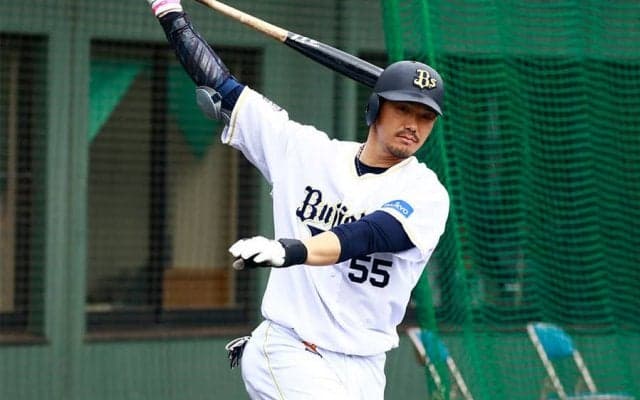 オリT-岡田「少し詰まって」右翼ポール直撃5号先制2ラン！　チームは12試合連続本塁打