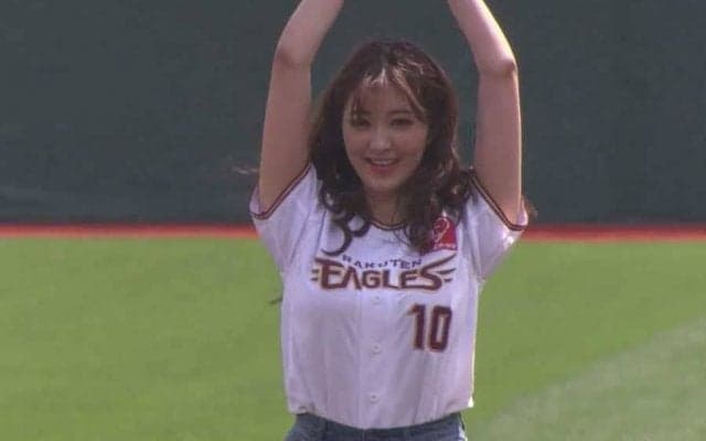 【始球式名場面】ダイナマイトなノーバウンド投球に騒然　葉加瀬マイさんの前進始球式