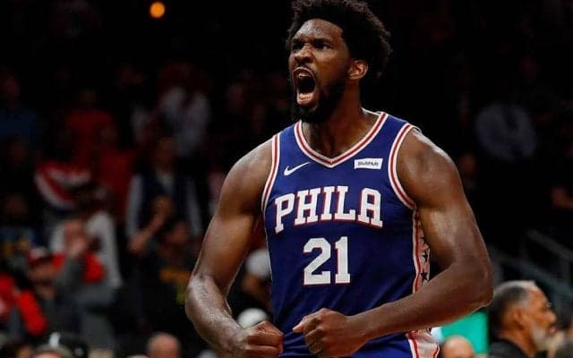 【NBA】213cmの巨漢センターが“完全防備”　規格外の防護スーツ姿に米騒然「何だこりゃ」