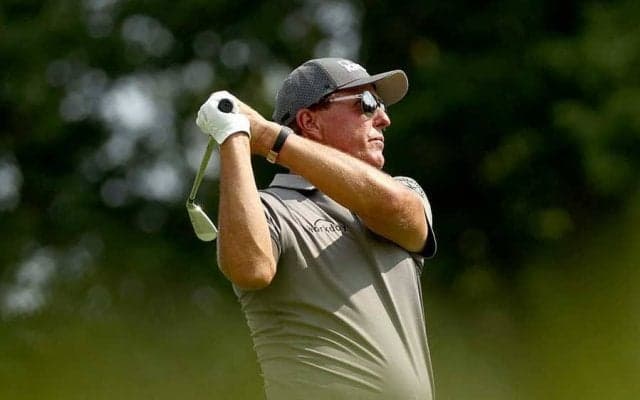 本当に50歳!?　ミケルソン、394yの豪快ドライバーに米驚愕「中年に希望を与える！」