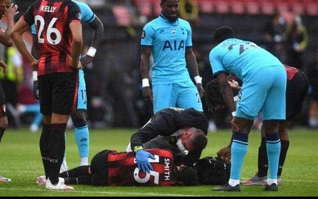 古巣戦で相手DFと激突し意識が飛んだアダム・スミス、「大事に至っていない」とハウ監督が報告