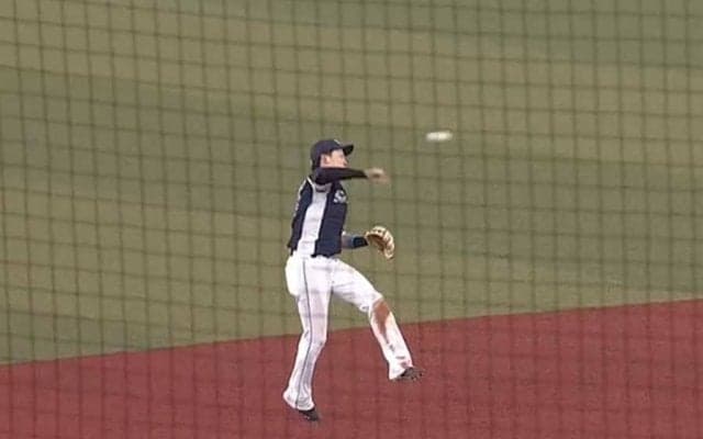 西武源田は「何本ヒットを防いだか」　“三遊間ヘッスラ安打”を防いだ美守にファン感嘆