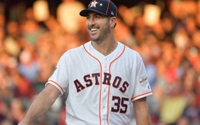 【MLB】196センチの巨漢バーランダーのプール飛び込みに美人妻＆ファン驚愕　「10点満点！」