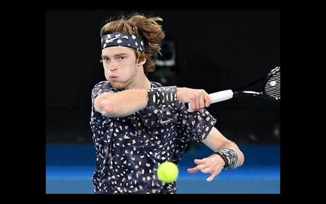  ルブレフ、ティーム撃破でV 