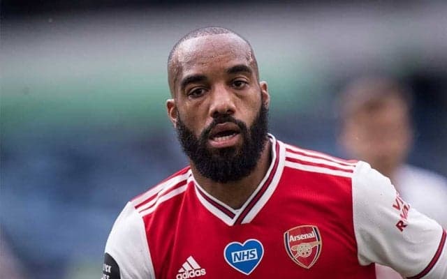 必見の「弾丸ミドル」炸裂　フランス代表FWの右足にファン興奮「ラカゼットえぐ」