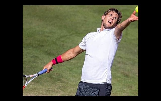  ティーム 芝で勝利、決勝へ 