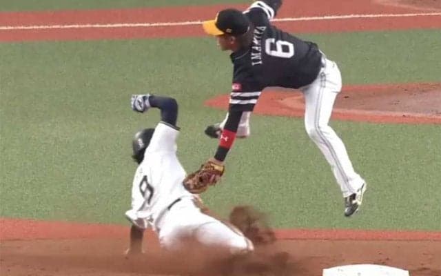 「これすごいわ」鷹・今宮の超絶美技をファン絶賛　“甲斐キャノン”からの“牛若丸タッチ”