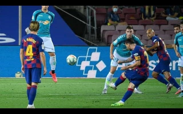 バルサ メッシのFK弾で一度は追いつくもオサスナにホームで敗戦