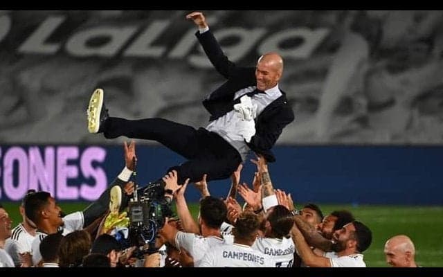 4度宙に舞ったジダン チャンピオンズよりリーガ優勝の方が「間違いなく幸せ」