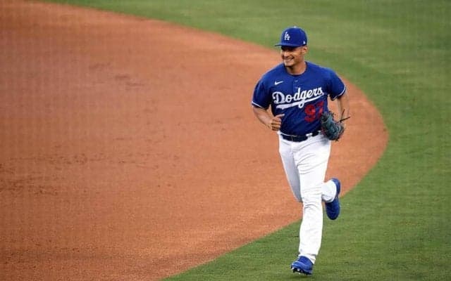 【MLB】ドジャース球団職員がまたも超美技！　好守連発にファン絶賛「ゴールドグラバー」