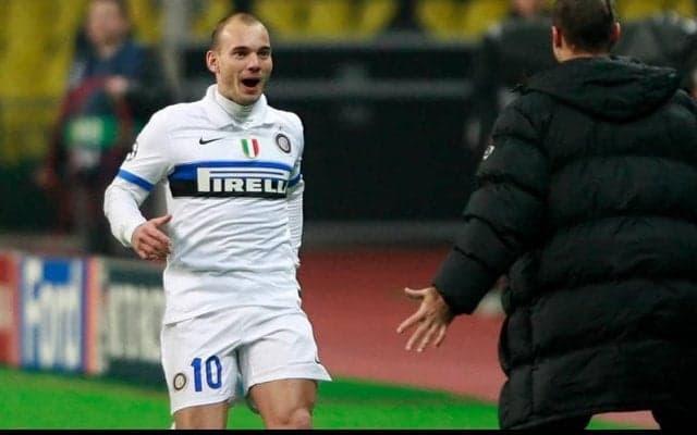 本田圭佑の真下を射抜くスナイデルの強烈FK【ビューティフル・フリーキック】