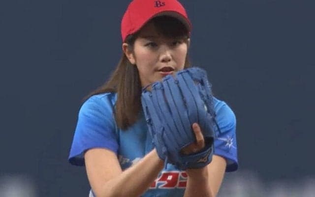 【始球式名場面】美女が93キロ大暴投も“パ制覇”　稲村亜美さん節目の剛速球
