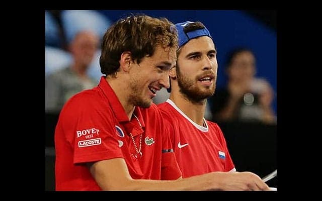  露選手が笑い話明かす 