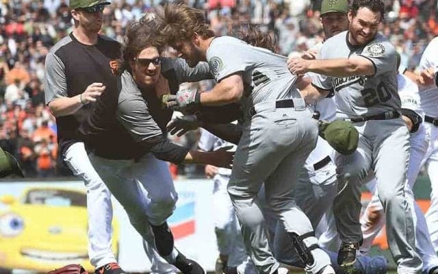 【MLB】マウンド上で殴り合い　3年前の“衝撃大乱闘”に米騒然「このメット投げはひどい」