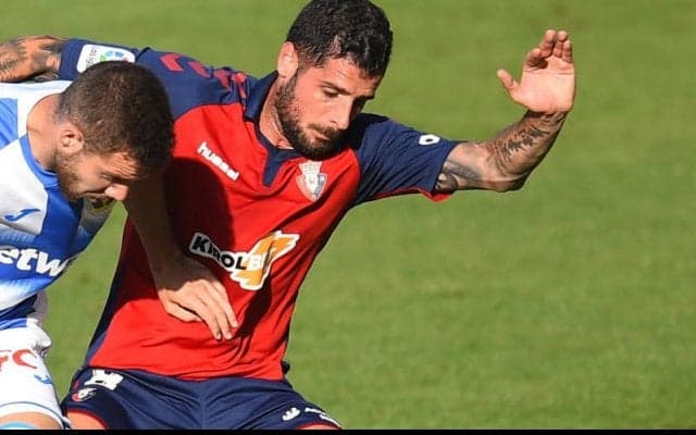 オサスナ、元バルサ&アーセナルのMFメリダが今季限りで退団