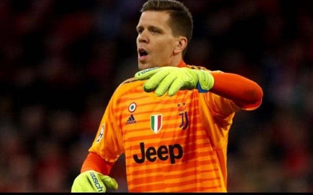 アランもがっくし… 狙い澄まされた強烈ミドルをシュチェスニーがスーパーストップ！【アンビリーバブル・セーブス】