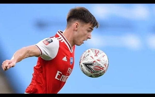 中指を立てたアーセナルDFが謝罪 シティに勝利するも試合後に騒動