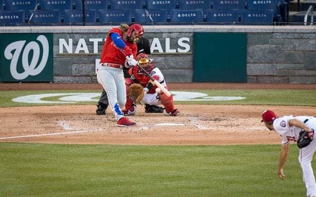 【MLB】球場外に目撃者がいた!?　ハーパーが“無観客豪華対決”でシャーザー撃ち豪快弾