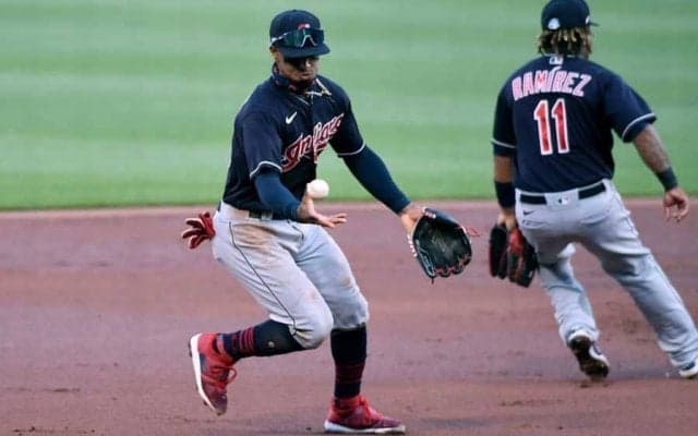 【MLB】まさに「ビューティフル」　名手リンドーアの“神業”グラブトスをファン絶賛