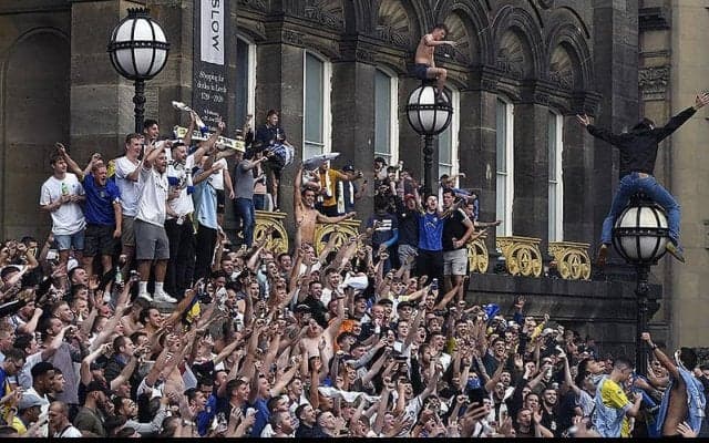 リーズのプレミア復帰に美しい物語…2枚の写真が16年の歳月を雄弁に語る