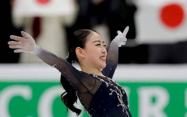 紀平梨花、18歳誕生日　ランビエール氏らと…豪華集合写真に海外祝福