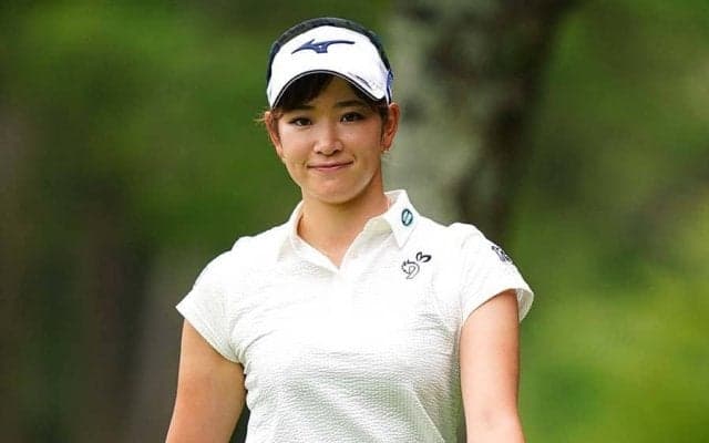 原英莉花、スカート＆ソックスのヒョウ柄コーデに反響「めっちゃ似合う」「可愛い」