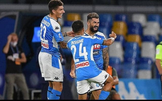 ナポリが上位対決を制す！ サッスオーロはVARで3度のゴール取り消しに泣く…《セリエA》