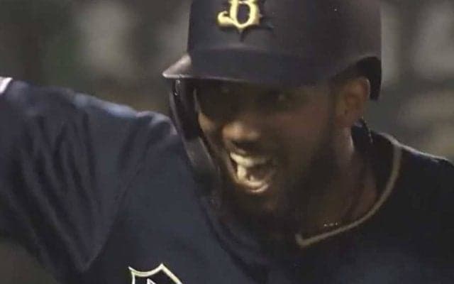 「速すぎて」わずか15秒の衝撃　オリ宗の激走ランニング本塁打に驚愕