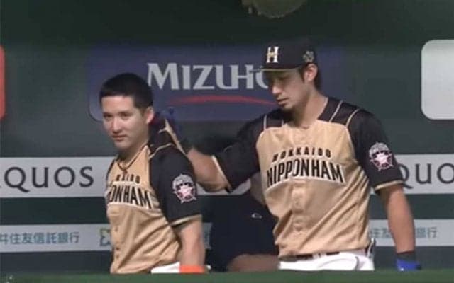 首根っこを掴まれる日ハム杉谷　大田＆鷹中村晃との“寸劇”にファン歓喜「面白い」